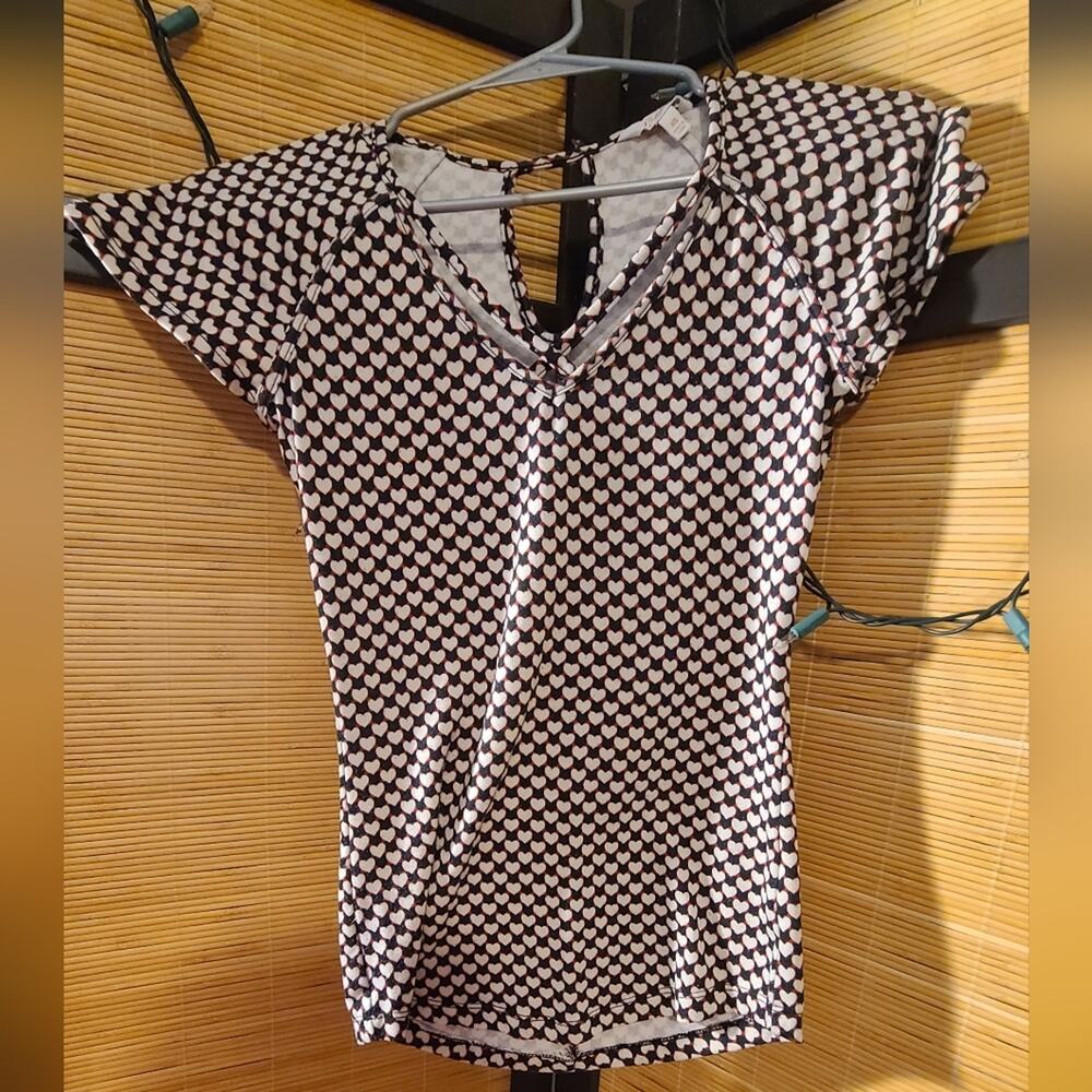 DONATING 6/1 5/$30 Candie's Duo-Tone w/Red Keyhole Heart Top